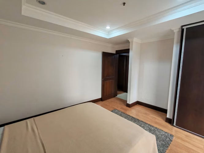Se alquila apartamento amoblado en Sabana Sur.