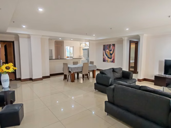 Se alquila apartamento amoblado en Sabana Sur.