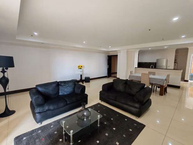 Se alquila apartamento amoblado en Sabana Sur.