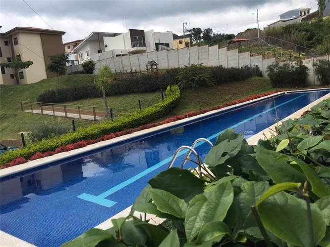 Alquiler de apartamento, en tercer piso. Condominio Torres del Sol, Tres Ríos