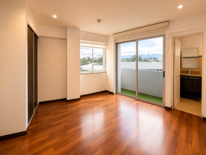Vende apartamento en edificio, La Uruca, San José (MJ) - Imagen 4
