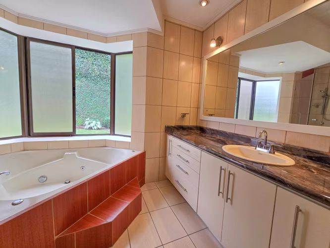 VALLE DEL SOL LINDORA SANTA ANA! CASA DE UN NIVEL CON 700 M2 DE LOTE - Imagen 12