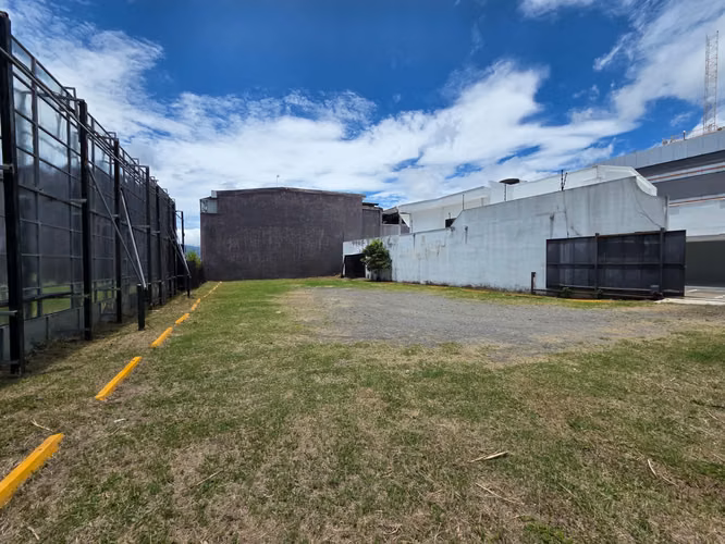 Se alquila espaciosa casa en Rohrmoser con uso de suelo comercial - Imagen 14