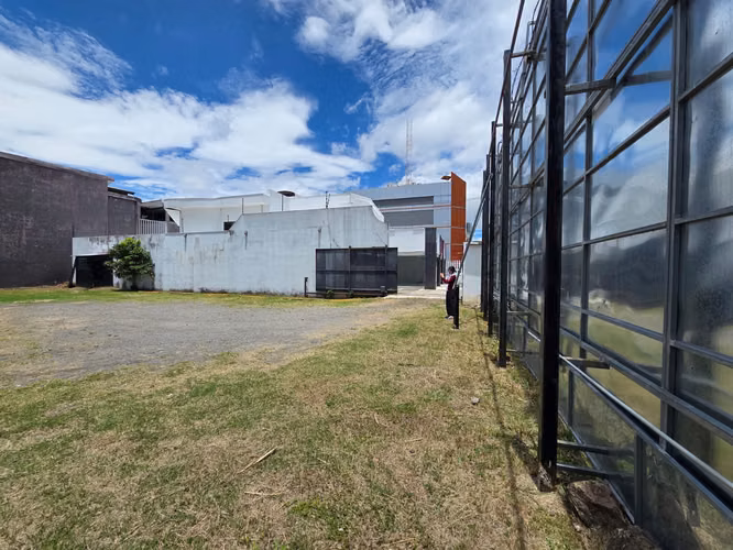 Se alquila espaciosa casa en Rohrmoser con uso de suelo comercial - Imagen 13