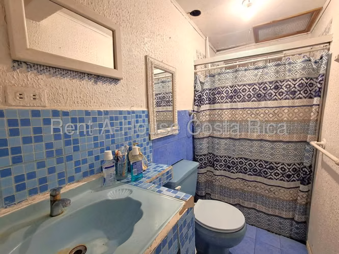 Venta de Casa + Local  en Gravillas de Desamparados. 26-1433