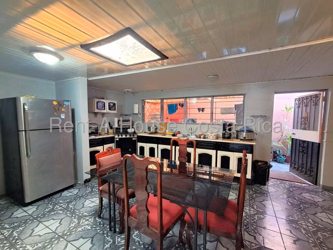 Venta de Casa + Local  en Gravillas de Desamparados. 26-1433