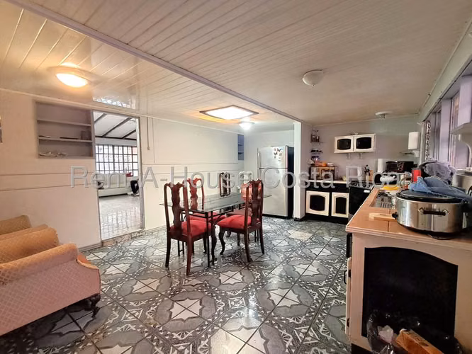 Venta de Casa + Local  en Gravillas de Desamparados. 26-1433