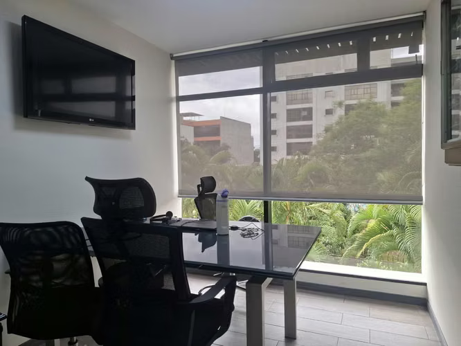 Alquiler oficina 320m2 en La Sabana con seguridad y parqueos. - Imagen 14