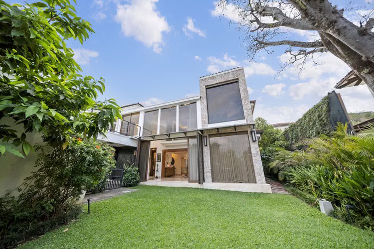 VENTA DE CASA REMODELADA EN CERRO ALTO, ESCAZÚ* - Imagen 13