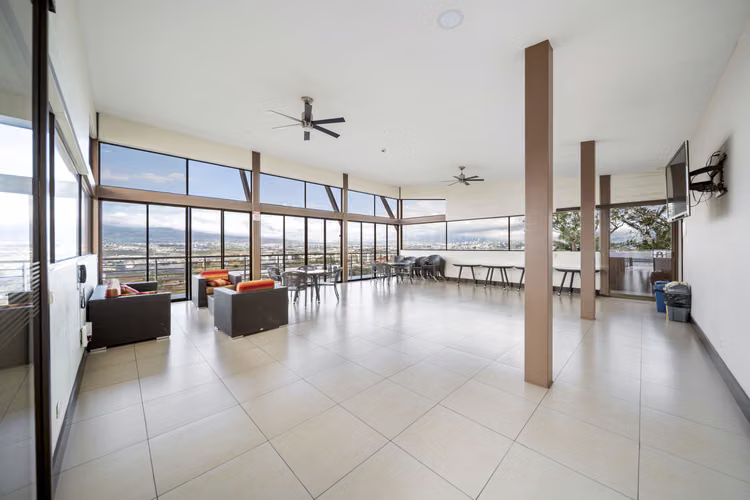VENTA DE CASA REMODELADA EN CERRO ALTO, ESCAZÚ* - Imagen 3