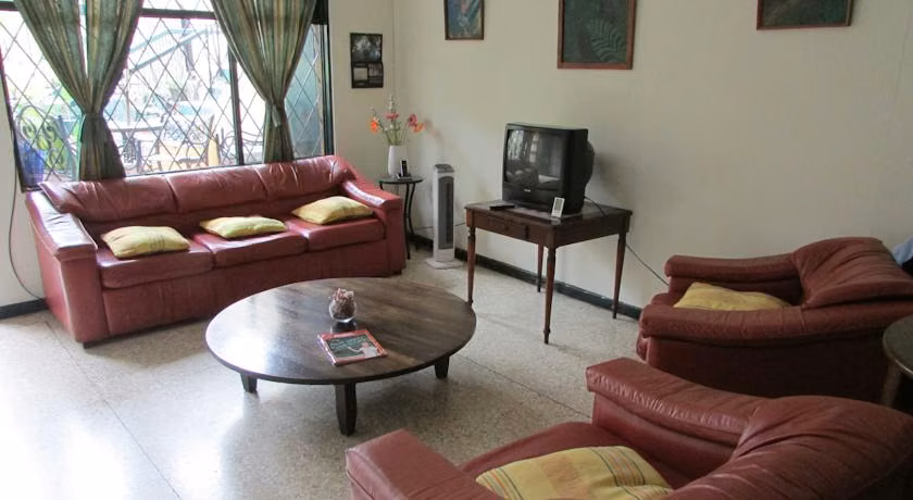 - ex. Hotel Casa León – Alojamiento y desayuno en el centro de San José - Imagen 3
