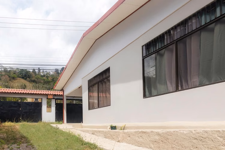 CASA AMUEBLADA EN ALQUILER — San Antonio de Desamparados