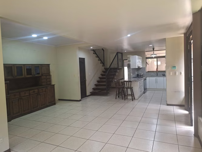 Se vende linda casa en Lomas de Ayarco, Curridabat - Imagen 8