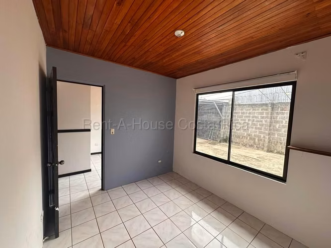 Vendo Casa en Residencial en Alajuela con patio - Imagen 10