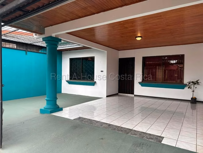 Vendo Casa en Residencial en Alajuela con patio - Imagen 2