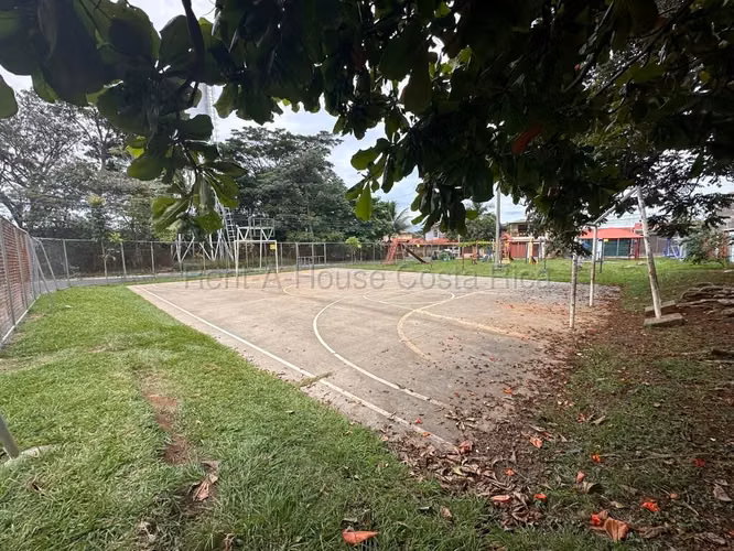 Vendo Casa en Residencial en Alajuela con patio - Imagen 17