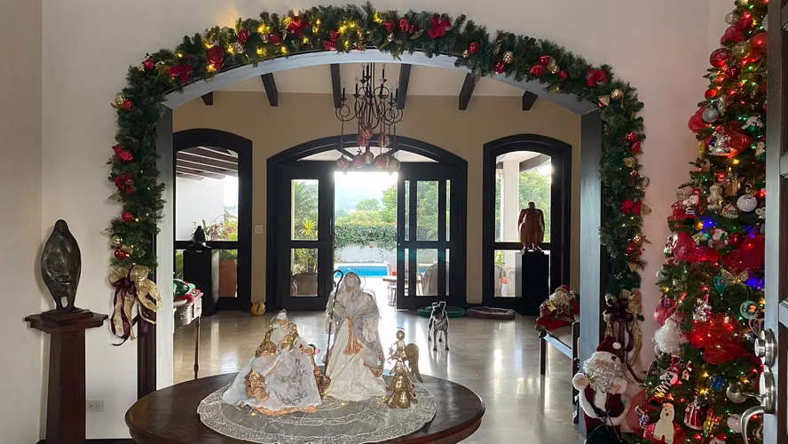 Venta residencia de lujo en Guayabos de Curridabat. Casa de Revista con piscina y apartamento - Imagen 3