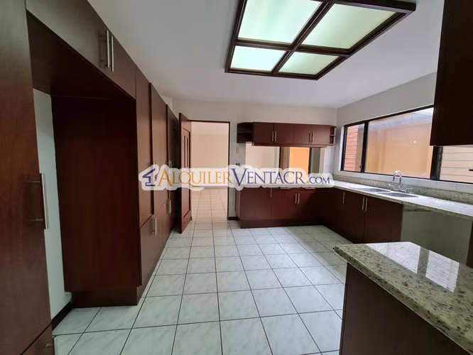 CONDO DE 3 HABIT. + DE SERVICIO + SALA TV EN BELLO HORIZONTE ESCAZU - Imagen 14