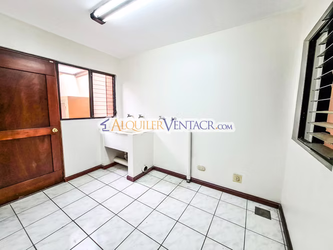 CONDO DE 3 HABIT. + DE SERVICIO + SALA TV EN BELLO HORIZONTE ESCAZU - Imagen 15