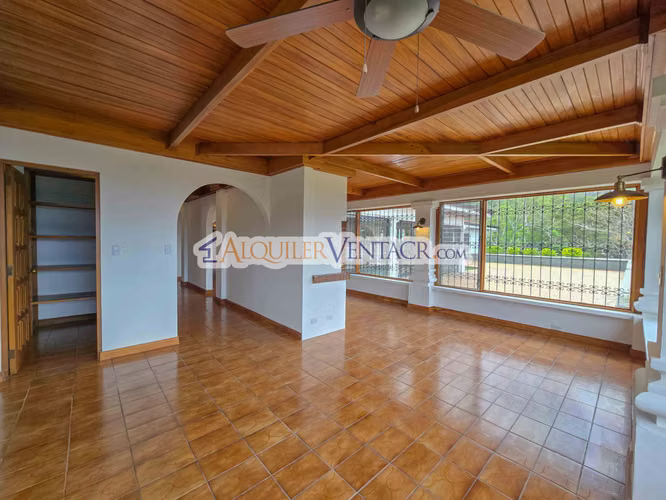 CASA DE UN NIVEL DE 900 M2 Y 3.500 M2 DE LOTE CON VISTAS EN ESCAZU - Imagen 8