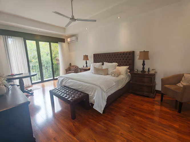 EXCLUSIVA RESIDENCIA EN VENTA | SANTA ANA - Imagen 11