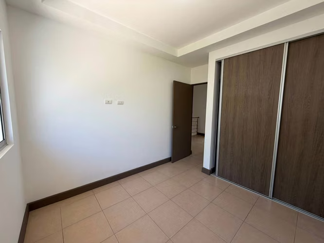 VENTA DE CASA EN SAN PABLO DE HEREDIA, 3 PISOS CON VISTA - Imagen 12