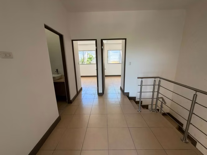 VENTA DE CASA EN SAN PABLO DE HEREDIA, 3 PISOS CON VISTA - Imagen 2