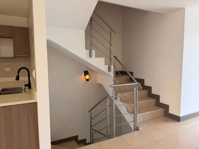 VENTA DE CASA EN SAN PABLO DE HEREDIA, 3 PISOS CON VISTA - Imagen 9