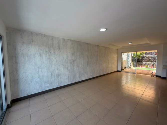 VENTA DE CASA EN SAN PABLO DE HEREDIA, 3 PISOS CON VISTA - Imagen 4