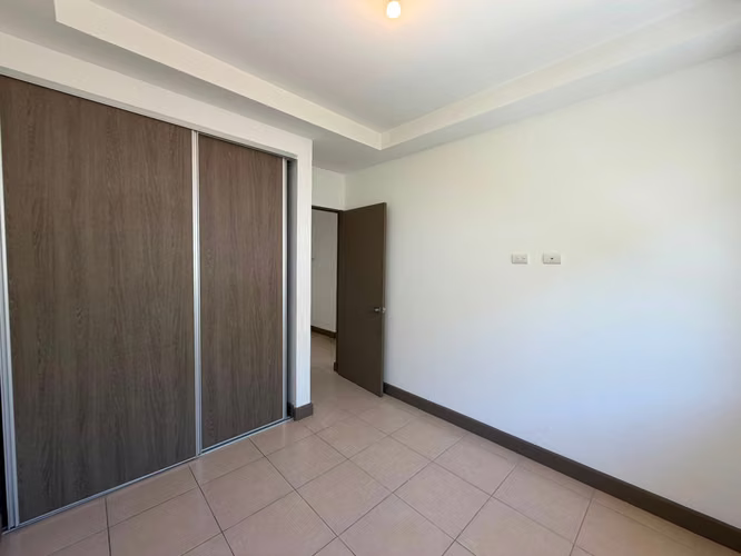 VENTA DE CASA EN SAN PABLO DE HEREDIA, 3 PISOS CON VISTA - Imagen 7