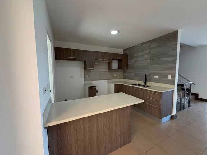 VENTA DE CASA EN SAN PABLO DE HEREDIA, 3 PISOS CON VISTA - Imagen 10
