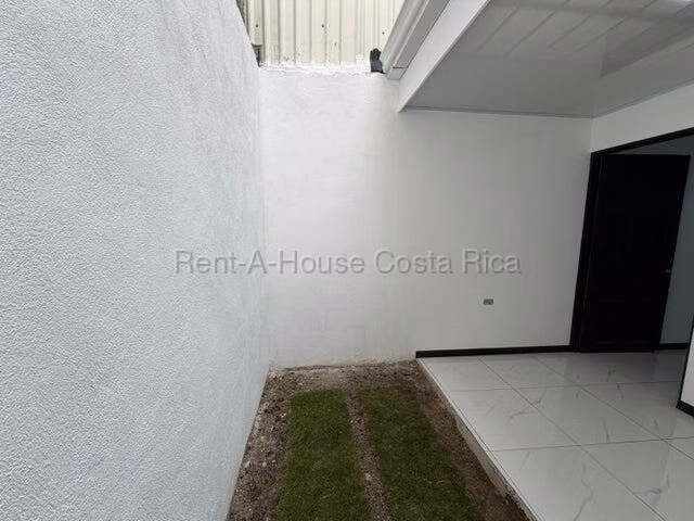  Vendo casa nueva en San Juan de Tibás - Imagen 10