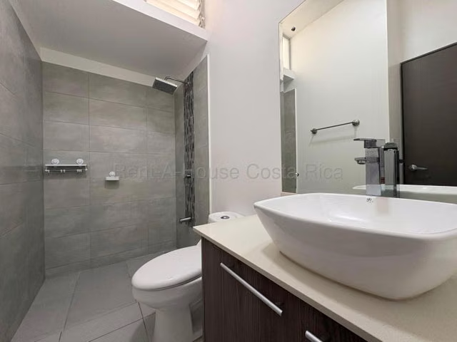 Moderna Casa en Venta en Santo Domingo de Heredia IP - Imagen 16
