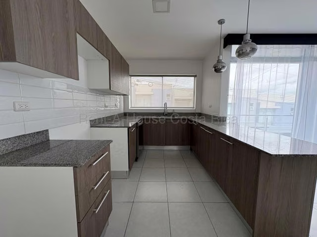 Moderna Casa en Venta en Santo Domingo de Heredia IP - Imagen 5
