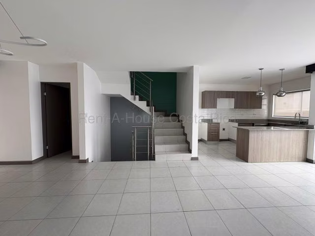 Moderna Casa en Venta en Santo Domingo de Heredia IP - Imagen 3