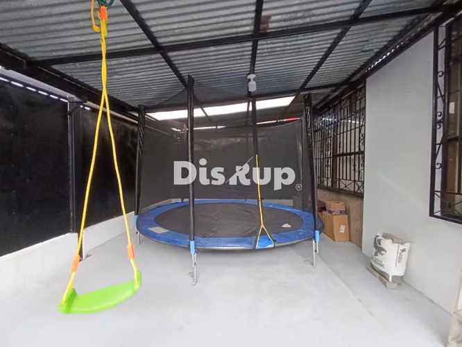 Venta de amplia casa, con uso de suelo mixto, dos plantas, excelente ubicación comercial en Zapote. - Imagen 10