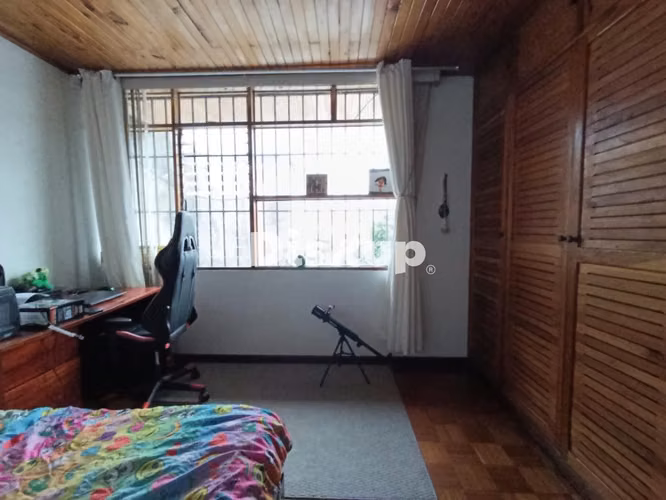 Venta de amplia casa, con uso de suelo mixto, dos plantas, excelente ubicación comercial en Zapote. - Imagen 7