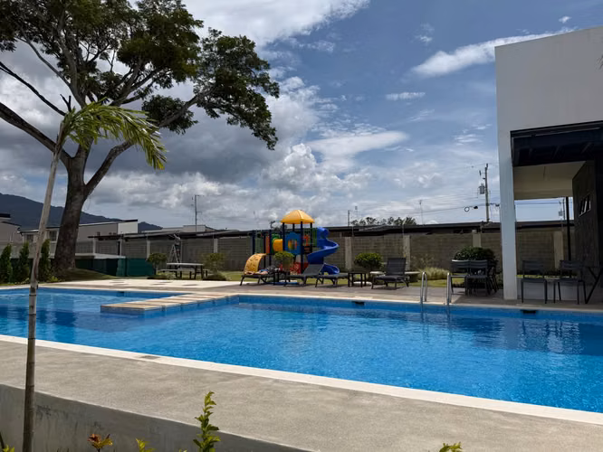 Alquier de Casa en Condominio Santa Ana Lindora | Estudio | Piscina | Zonas Verdes - Imagen 14
