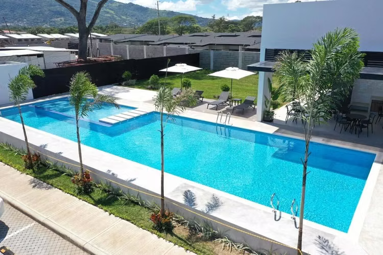 Alquier de Casa en Condominio Santa Ana Lindora | Estudio | Piscina | Zonas Verdes