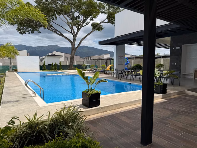 Alquier de Casa en Condominio Santa Ana Lindora | Estudio | Piscina | Zonas Verdes - Imagen 15