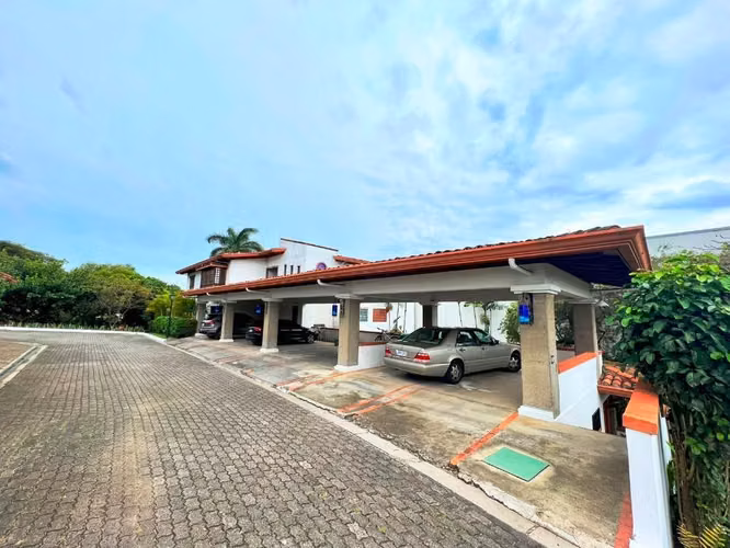 Alquiler de condominio en bello horizonte de Escazú