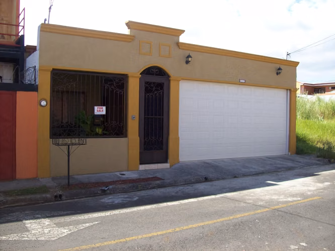 SE vende linda Casa en Tres Ríos, Estancia Antigua.