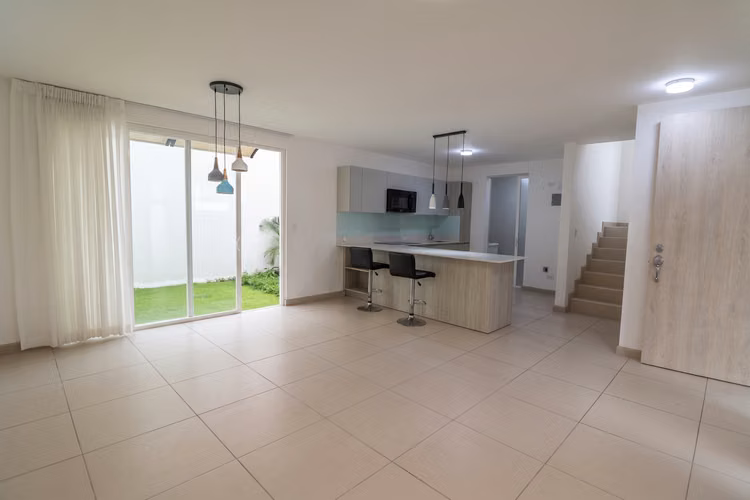 Se Alquila Casa En Condominio NASARA Santa Ana Piedades KIMS - Imagen 2