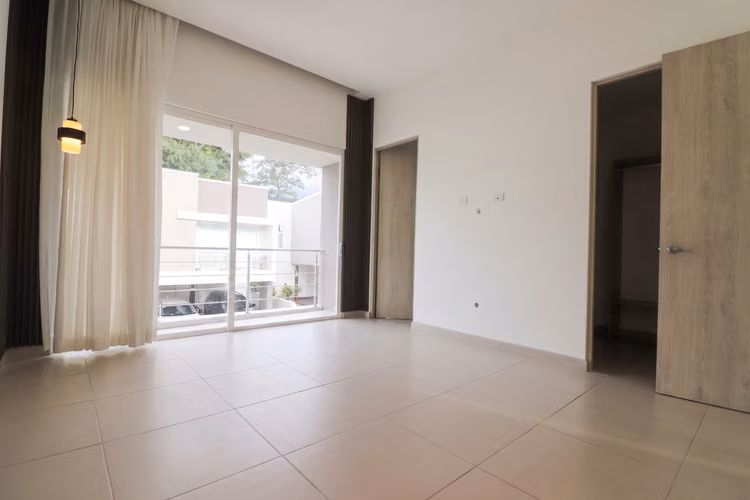 Se Alquila Casa En Condominio NASARA Santa Ana Piedades KIMS - Imagen 8