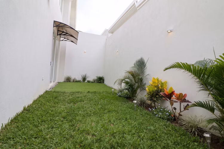 Se Alquila Casa En Condominio NASARA Santa Ana Piedades KIMS - Imagen 6