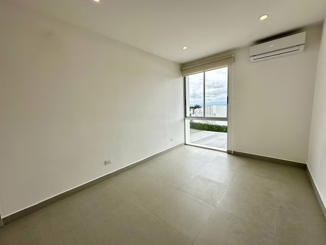 ALQUILER DE CASA EN CONDOMINIO - RIO ORO DE SANTA ANA - Imagen 9