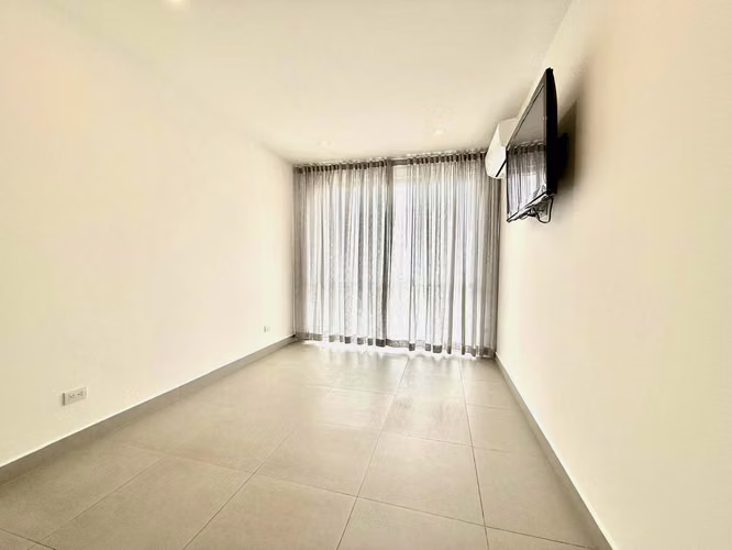 ALQUILER DE CASA CON LINEA BLANCA EN CONDOMINIO - RIO ORO DE SANTA ANA - Imagen 2