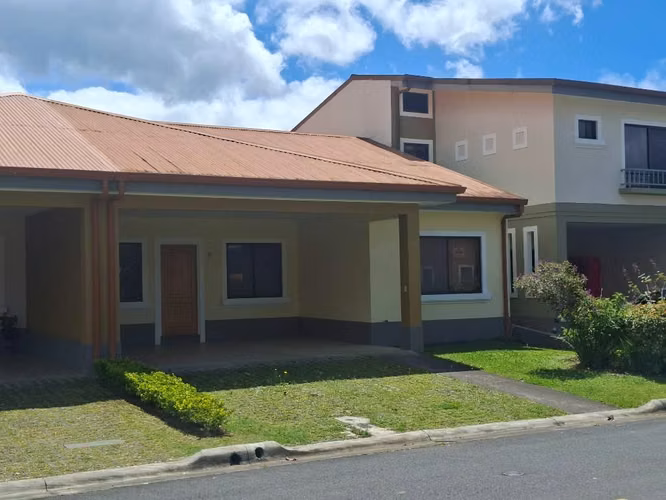 Se vende linda casa de una planta en La Floresta - Imagen 1