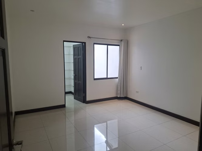 Se vende linda casa de una planta en La Floresta - Imagen 9