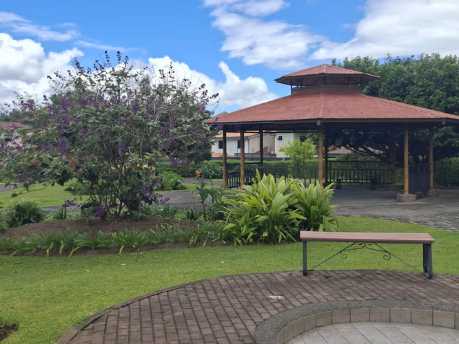 Se vende linda casa de una planta en La Floresta - Imagen 18